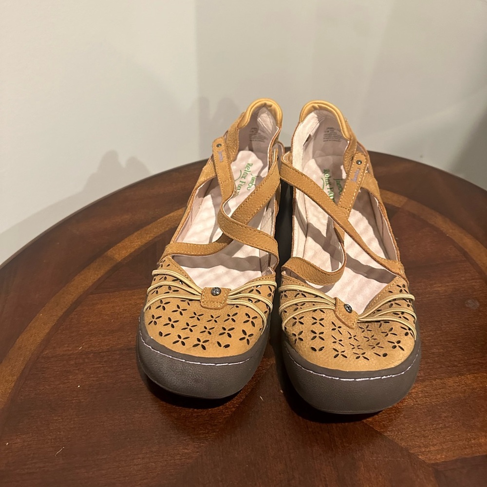 Jambu Women's Brown Strappy Flats